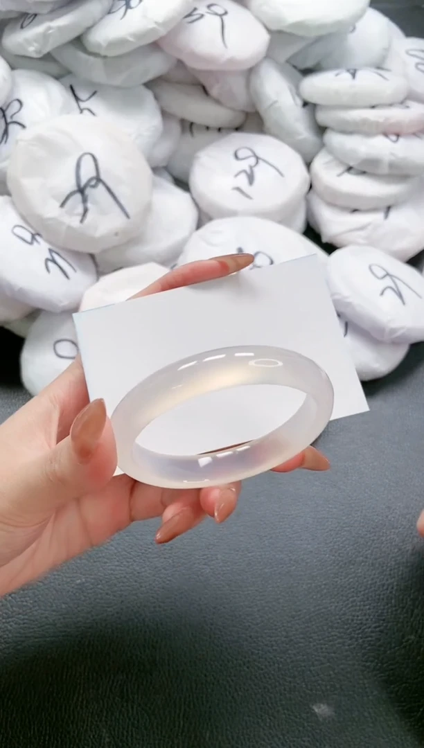 【闪购商品】石英质玉手镯未镶嵌 17L17-54