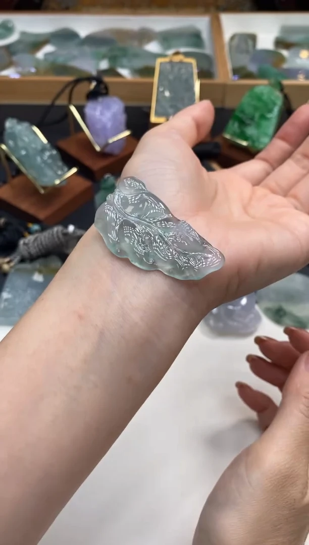 颈饰未镶嵌翡翠叶子