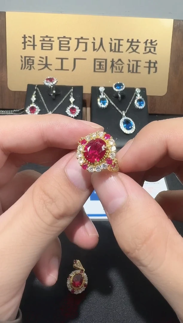 18K金镶嵌戒指红宝石1