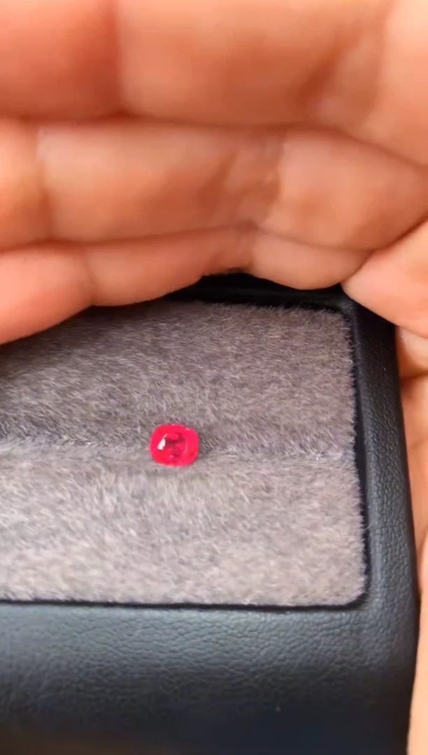 未镶嵌裸石定制尖晶石枕型 绝地 0.85ct