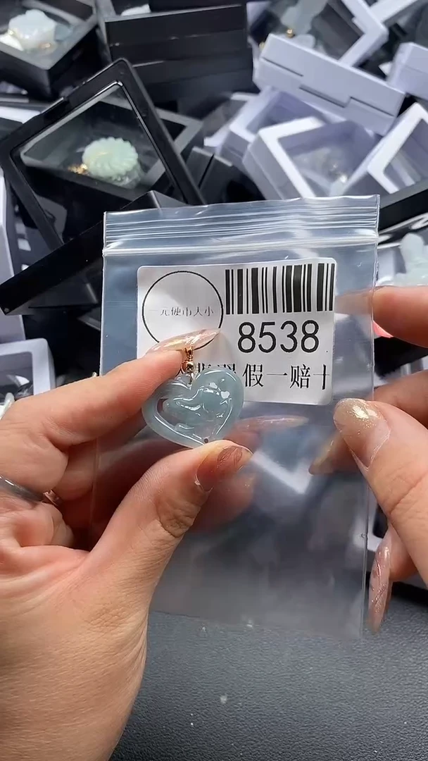 翡翠未镶嵌吊坠(不含链)8538