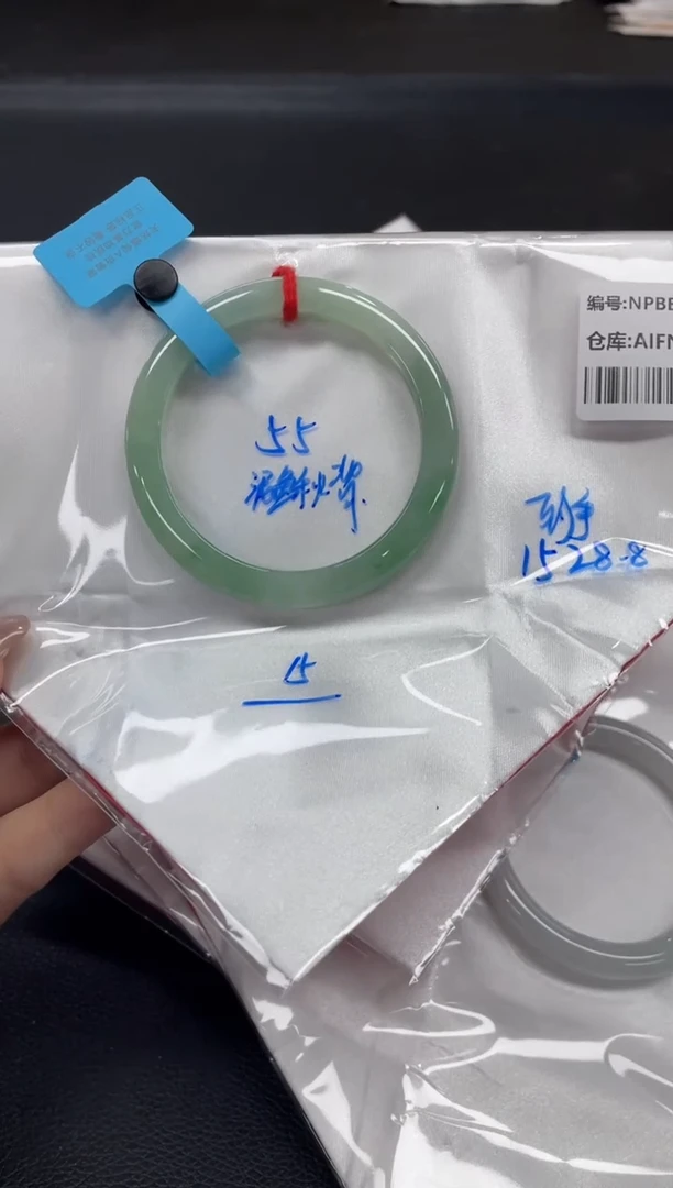 未镶嵌手镯翡翠翡翠手镯