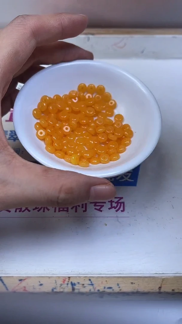 裸石蜜蜡未镶嵌D704 鸡油黄蜜蜡3*6mm50个9.9元