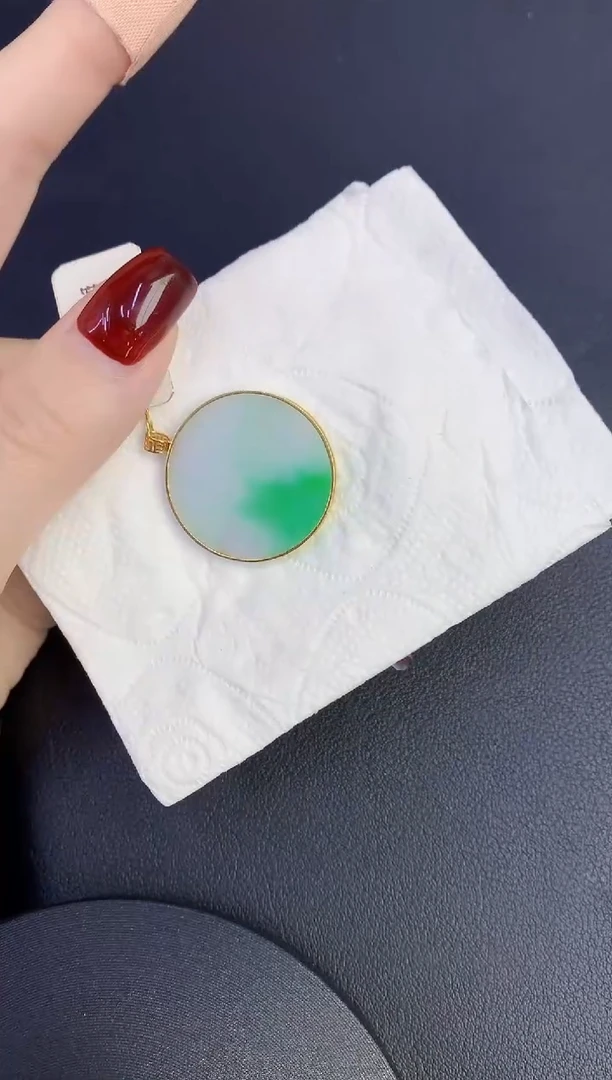 颈饰18K金镶嵌翡翠缅甸天然翡翠A货