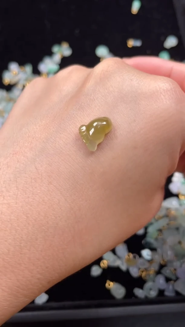 吊坠(不含链)18K金镶嵌翡翠一个   P435