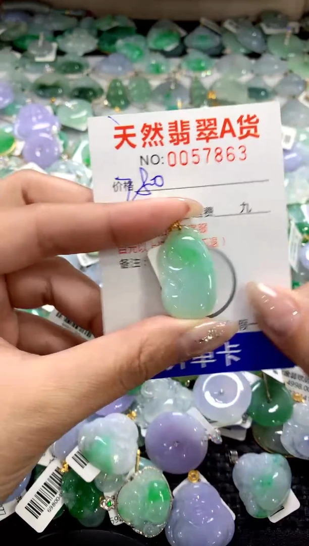 颈饰18K金镶嵌翡翠1111111111111111