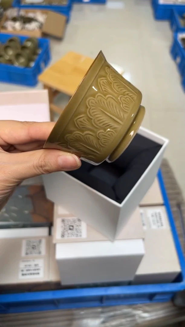 陶瓷黄色 手工秘色蕉叶马蹄杯