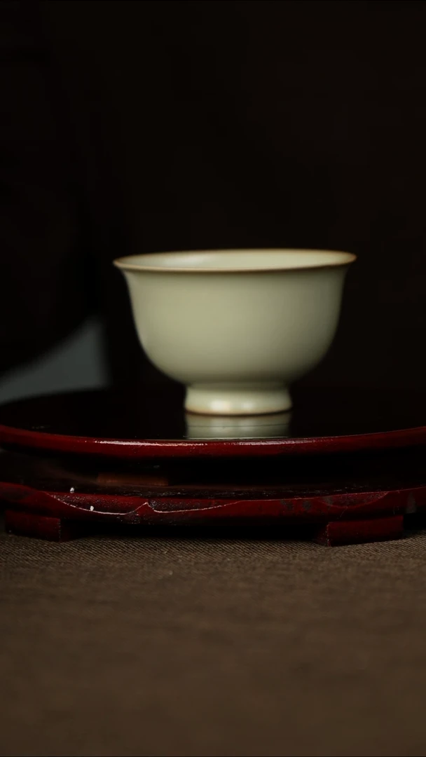 全品 粉青 压手杯 带底款