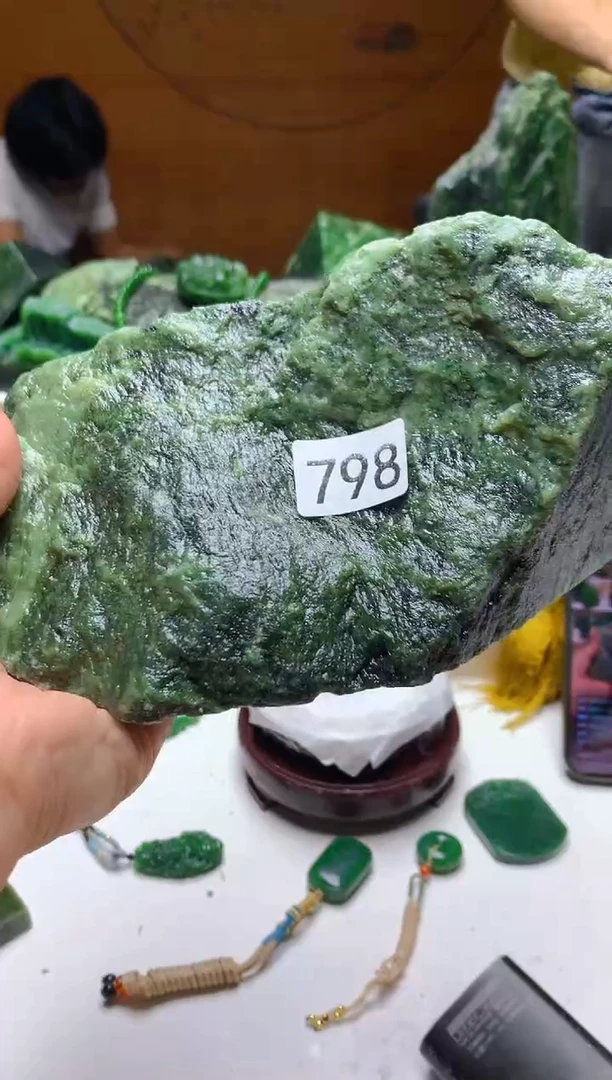 未镶嵌和田玉（碧玉）珠宝半成品1