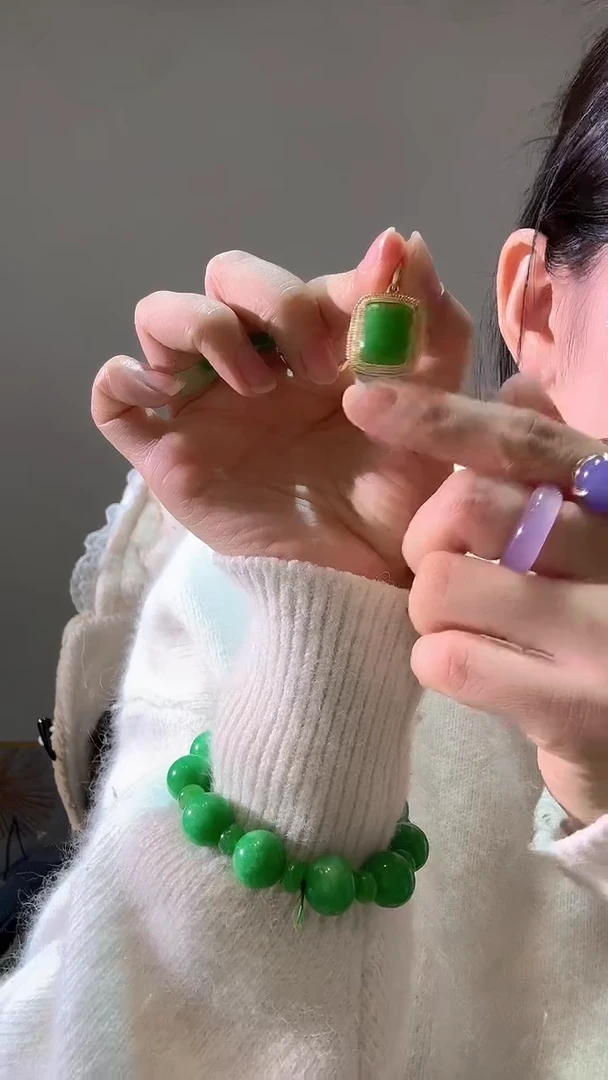 颈饰未镶嵌翡翠小方牌