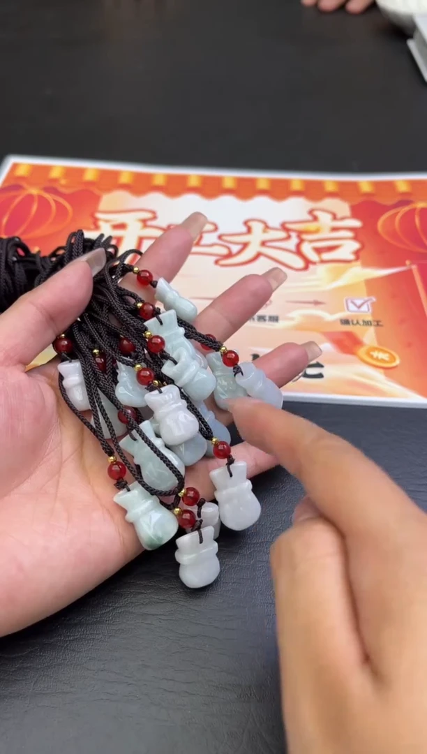 【闪购商品】翡翠挂件未镶嵌K18多样性发一件