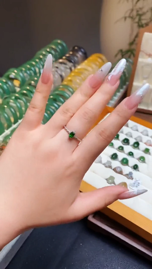 银S925镶嵌透辉石6868