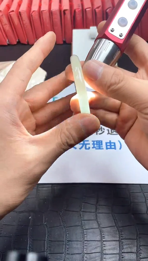 翡翠手镯未镶嵌所见所得，高冰美人镯！