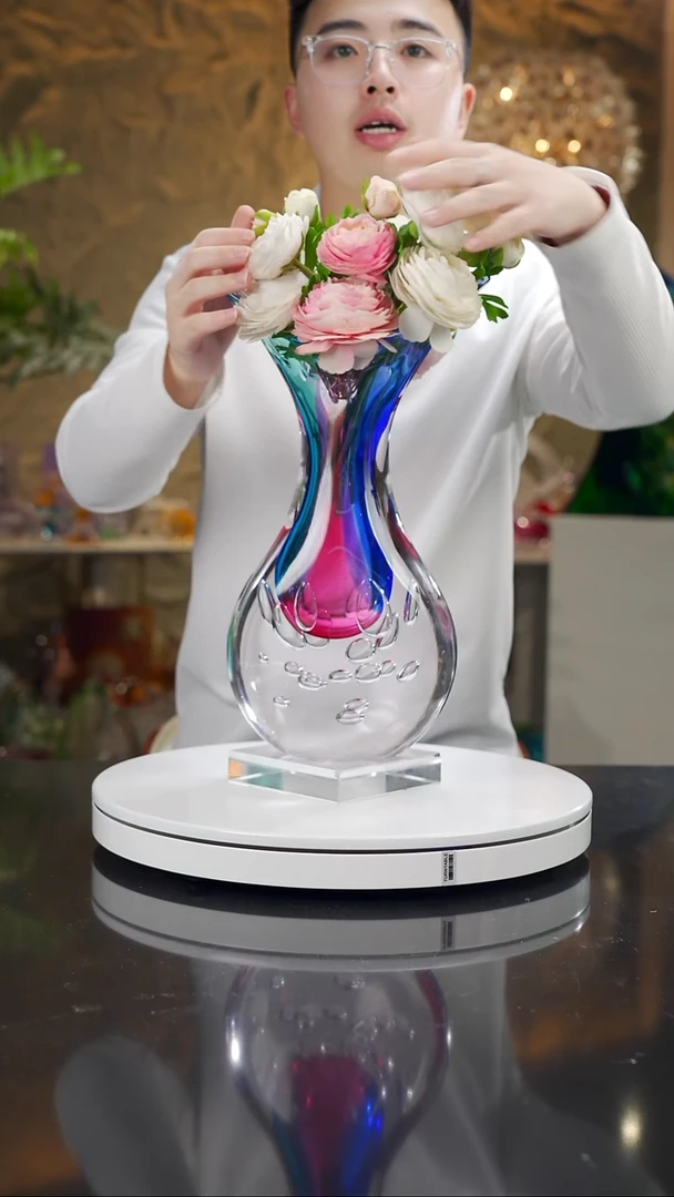 手工艺品琉璃鱼尾设计款花器带底座