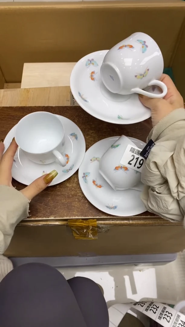 瓷片飘**蝎隆莲瓷器欢迎大家