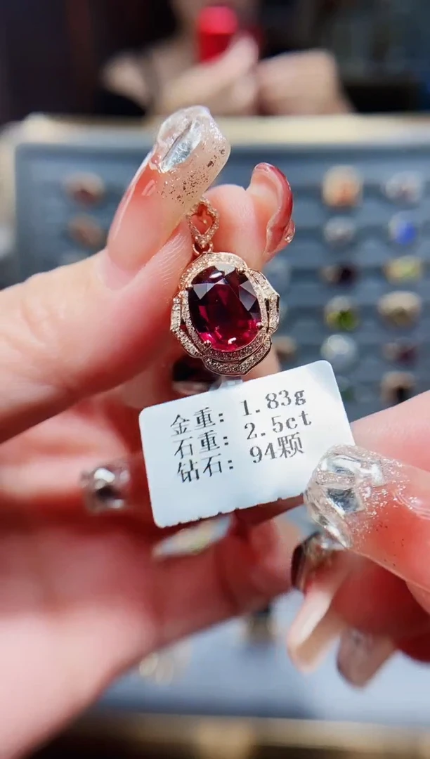 颈饰18K金镶嵌碧玺2.5..