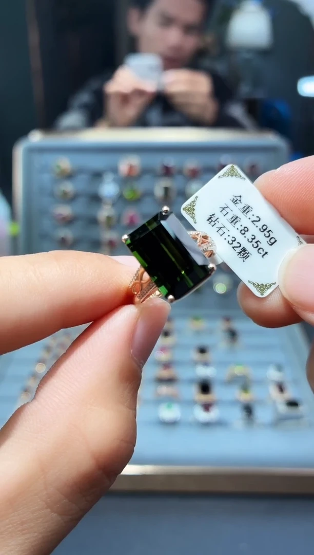 18K金镶嵌戒指碧玺8.35.