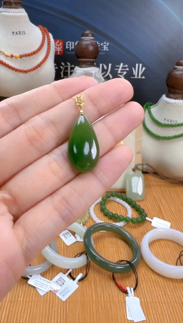 颈饰18K金镶嵌和田玉多样性拍一发一cg