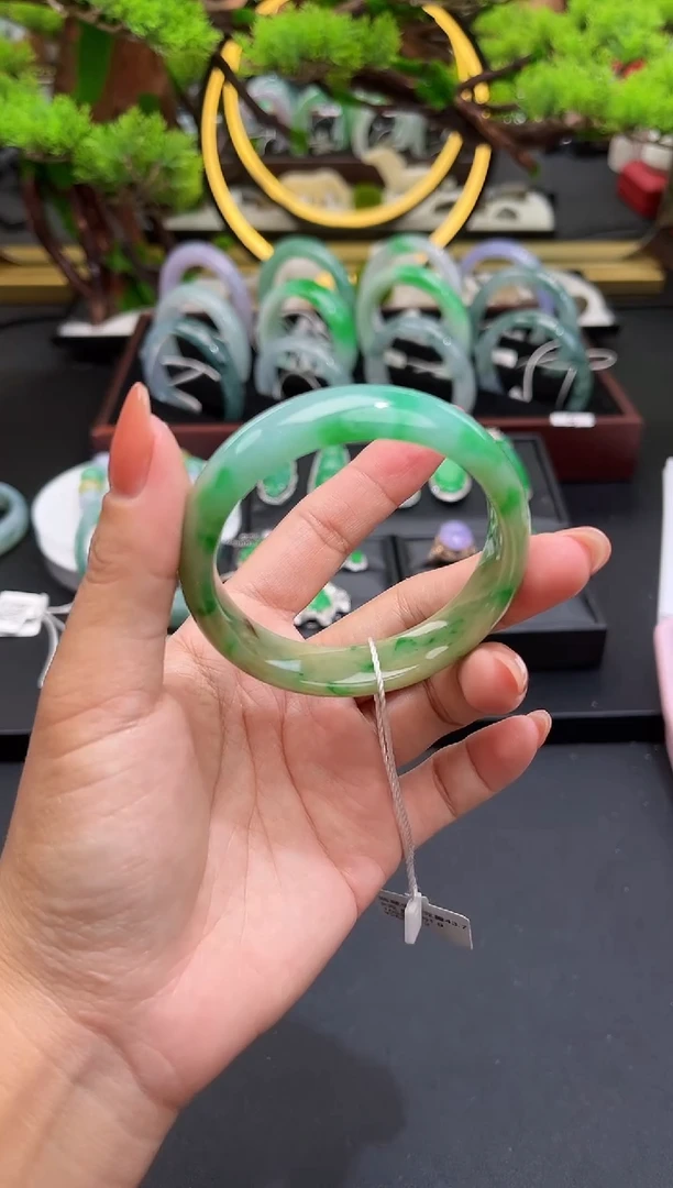 未镶嵌手镯翡翠手镯