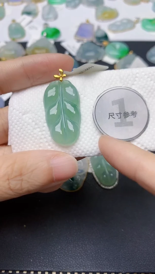 翡翠18K金镶嵌颈饰天然缅甸A货翡翠