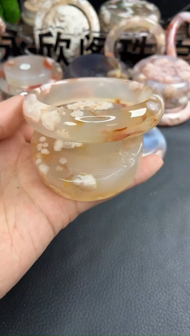 未镶嵌手镯（圆镯）石英质玉61