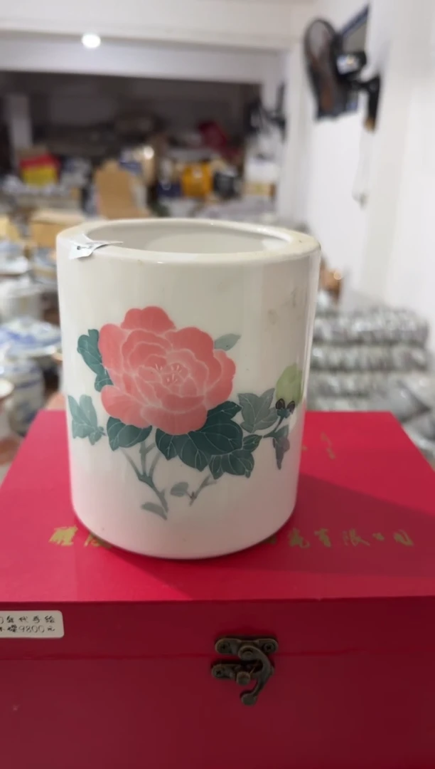 摆件红芙蓉笔筒有瑕请慎拍