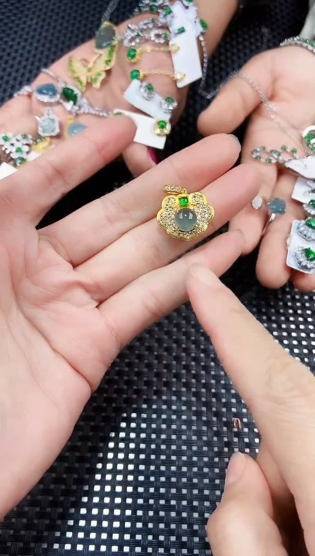 【闪购商品】翡翠吊坠(不含链)未镶嵌111111111