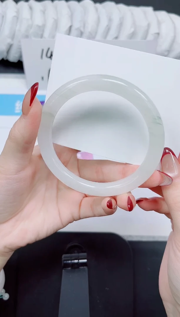 【闪购商品】石英质玉手镯未镶嵌94