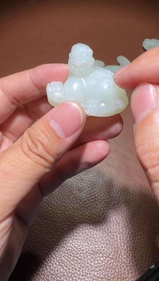 未镶嵌和田玉挂件我****凡和田玉