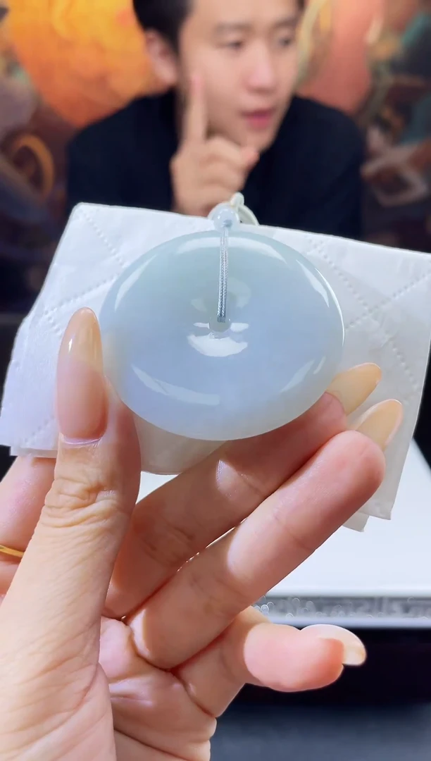 翡翠未镶嵌颈饰多样性发其一