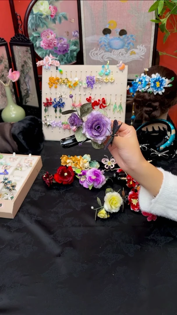 刺绣瞿*非遗绒花苏绣饰品 改懒人夹