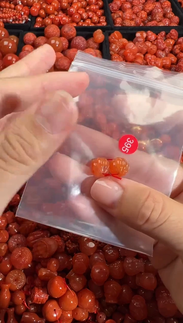 南红玛瑙未镶嵌颈饰1