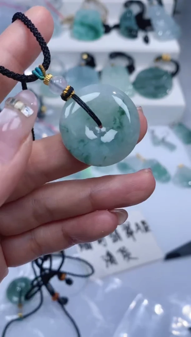 颈饰未镶嵌翡翠吊坠