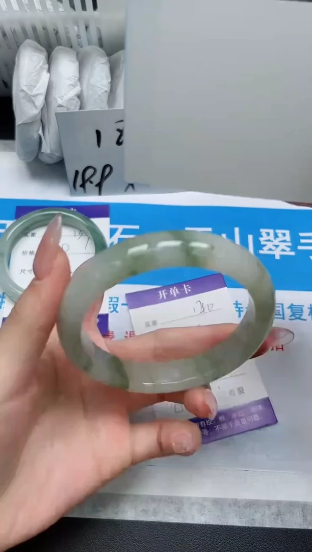 【闪购商品】石英质玉手镯未镶嵌140/60