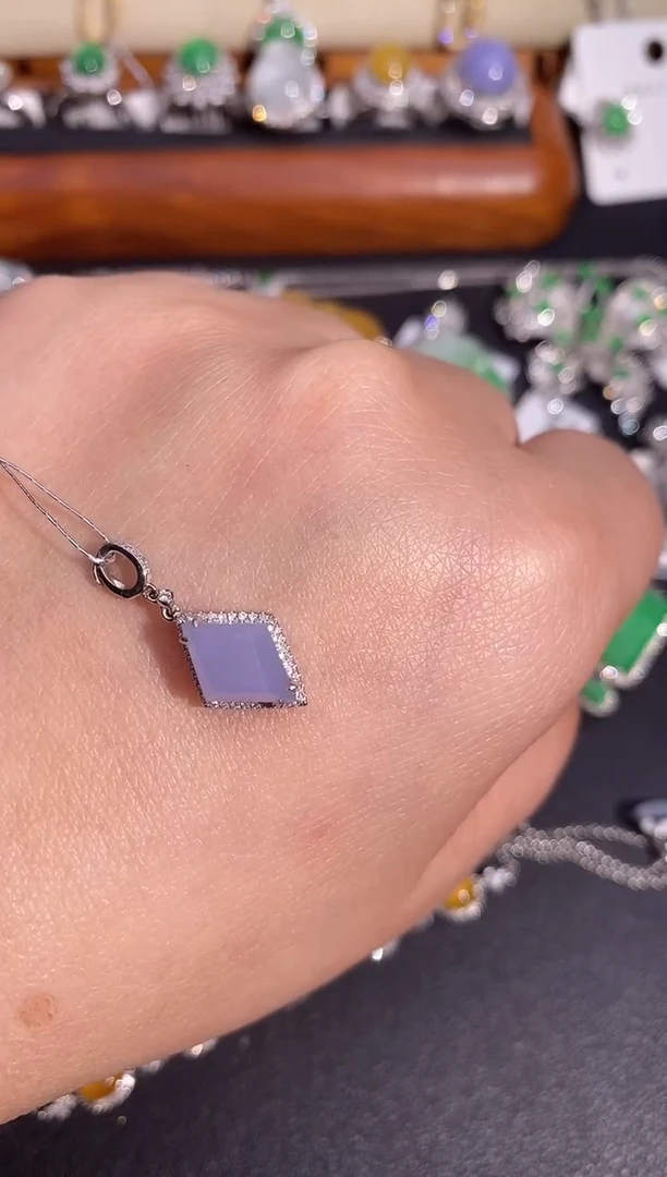 【闪购商品】翡翠吊坠(不含链)18K金镶嵌吊坠