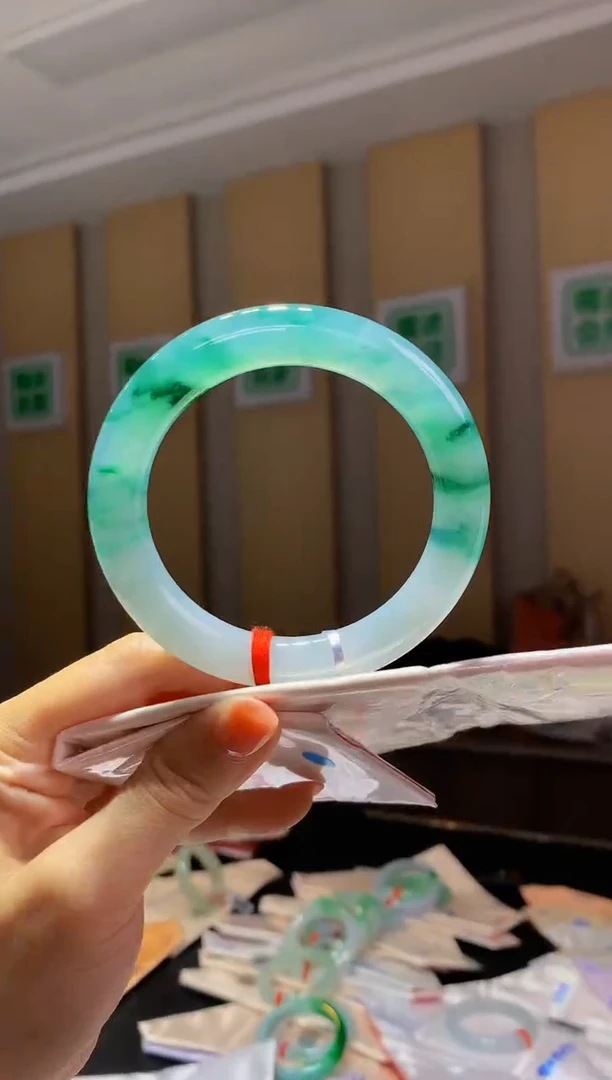 未镶嵌手镯翡翠- Y55圈口 58全款36万 定金2万