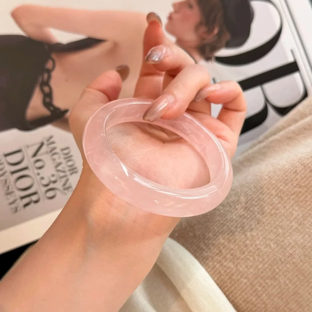 天然冰透粉水晶手镯官方正品粉色芙蓉玉扁条少女晴水荔枝冻水晶