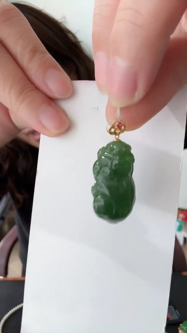 颈饰18K金镶嵌和田玉荣倩