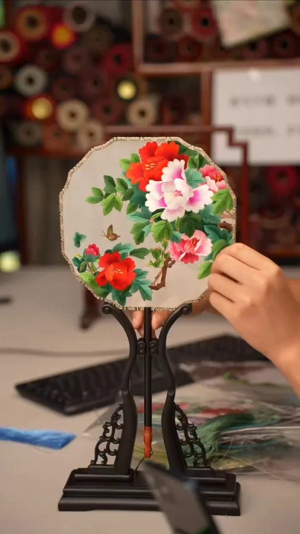 扇子苏绣作品手工团扇