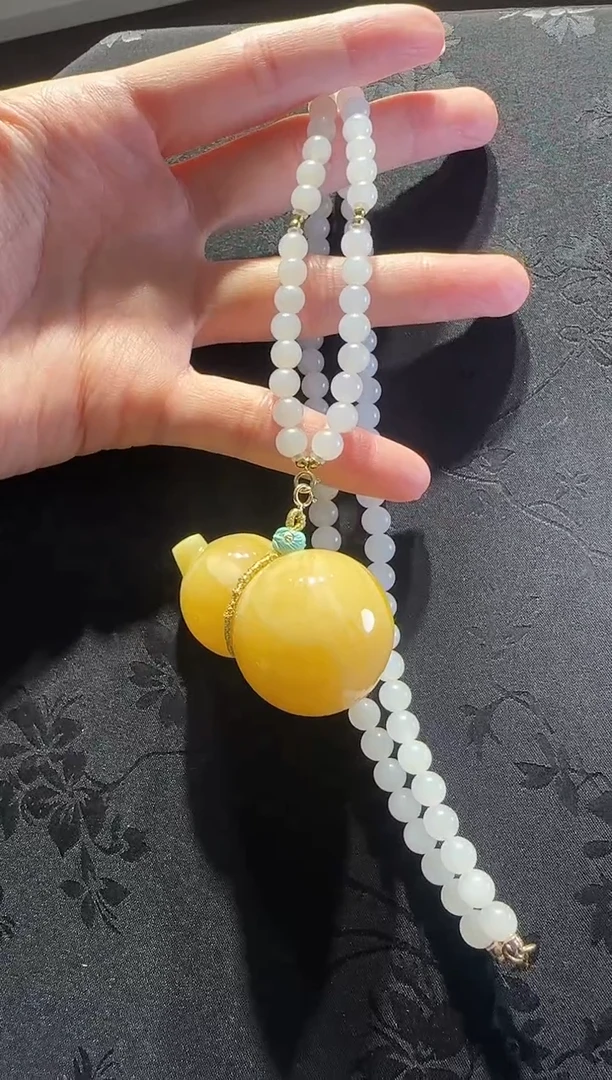 蜜蜡颈饰18K金镶嵌葫芦吊坠