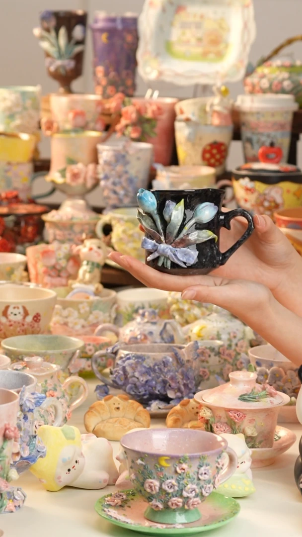 摆件陶景德镇釉下彩手绘设计师款陶瓷