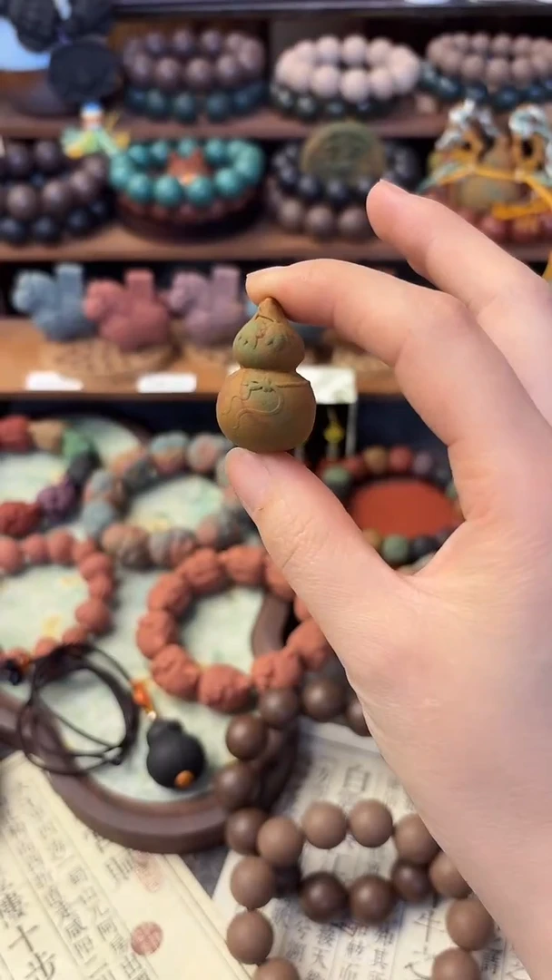 泥塑敦煌葫芦一个