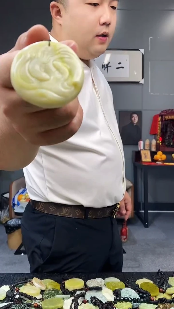 未镶嵌蛇纹石玉其他天然岫玉（多样性发其中之一）