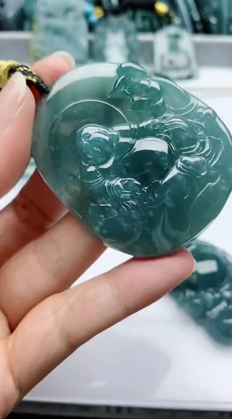 颈饰未镶嵌翡翠