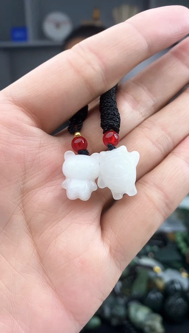 和田玉未镶嵌颈饰拍一发一，随机发货