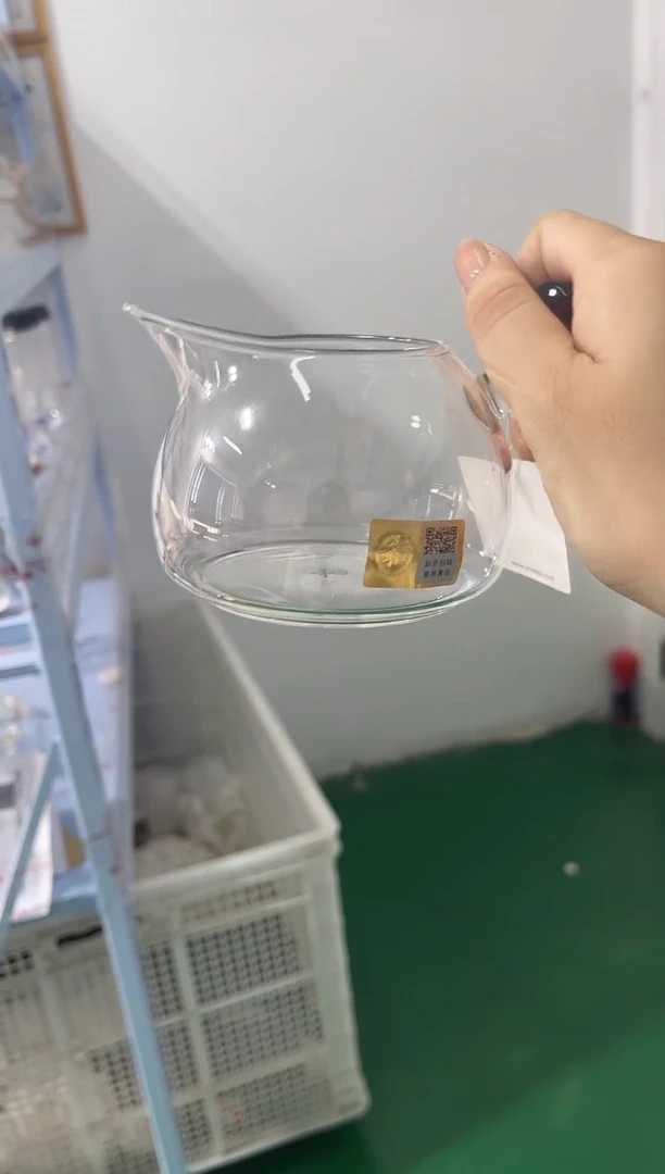 安游琥珀色，，，，，，，，