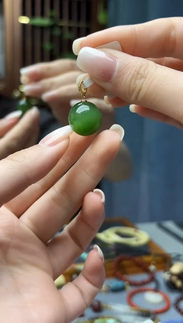 颈饰18K金镶嵌和田玉18K金和田玉单珠吊坠XE赠链