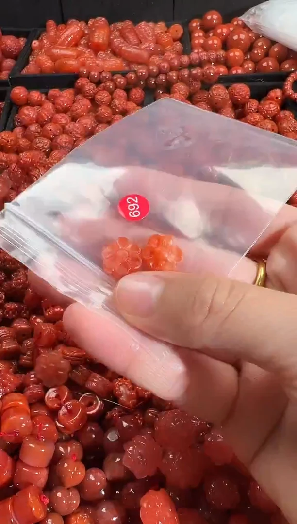 颈饰未镶嵌南红玛瑙1