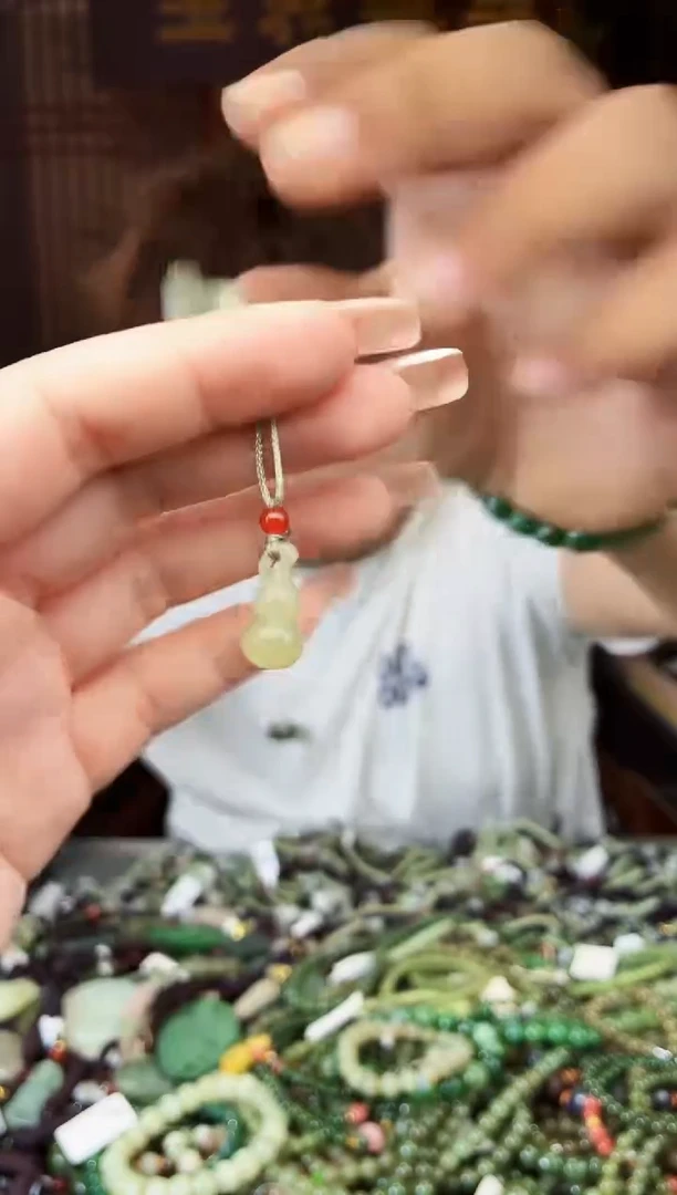 和田玉未镶嵌颈饰拍一发一