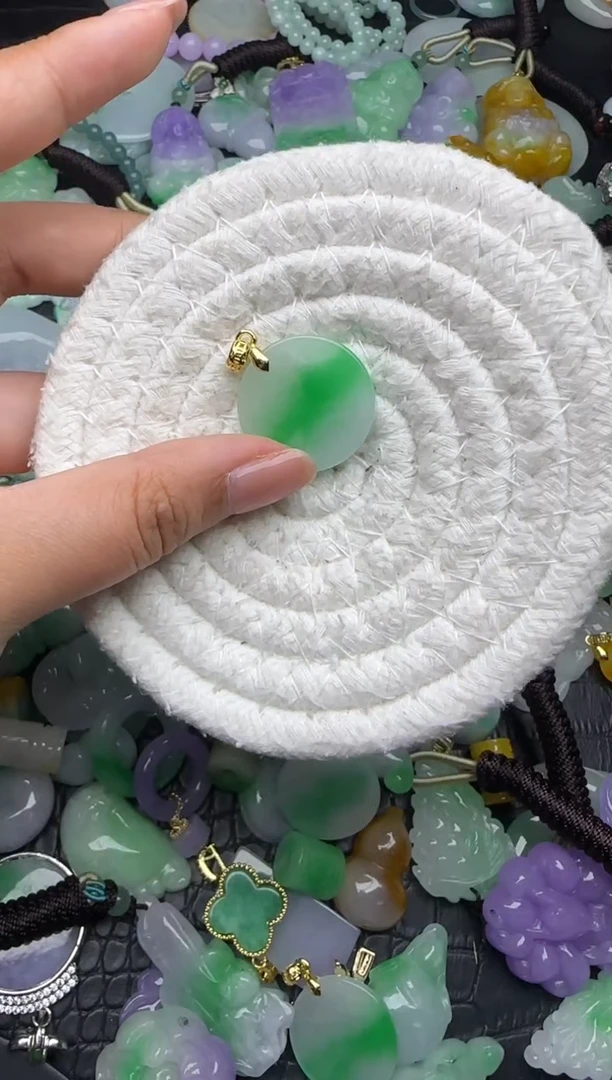 颈饰未镶嵌翡翠缅甸翡翠吊坠